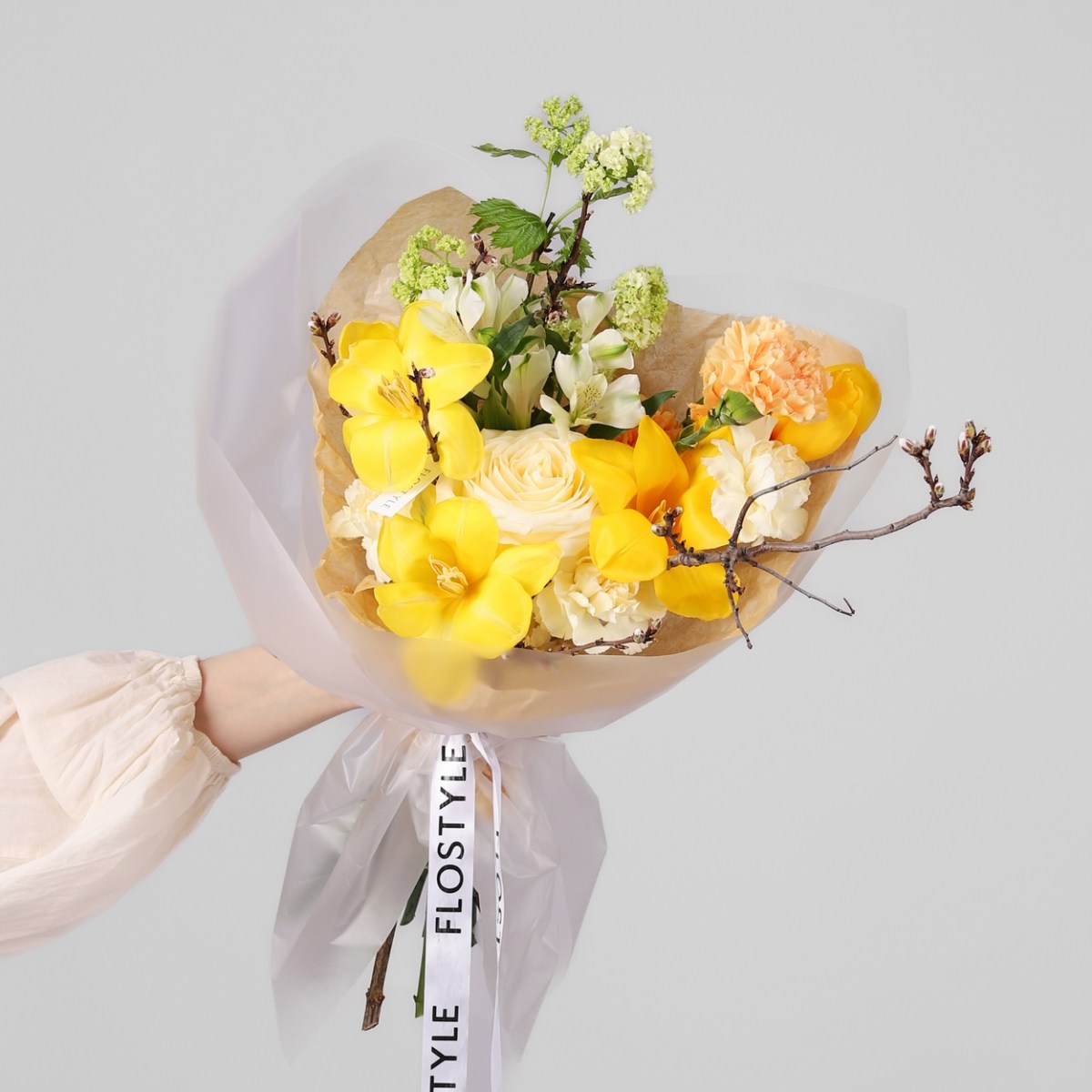 vesennij buket s zheltymi tyulpanami 6